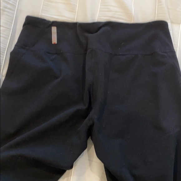 Zella. Mid rise live in legging capris. - Picture 2 of 2